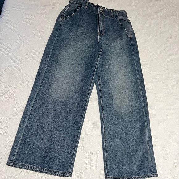 American Eagle - Picture 1 of 10